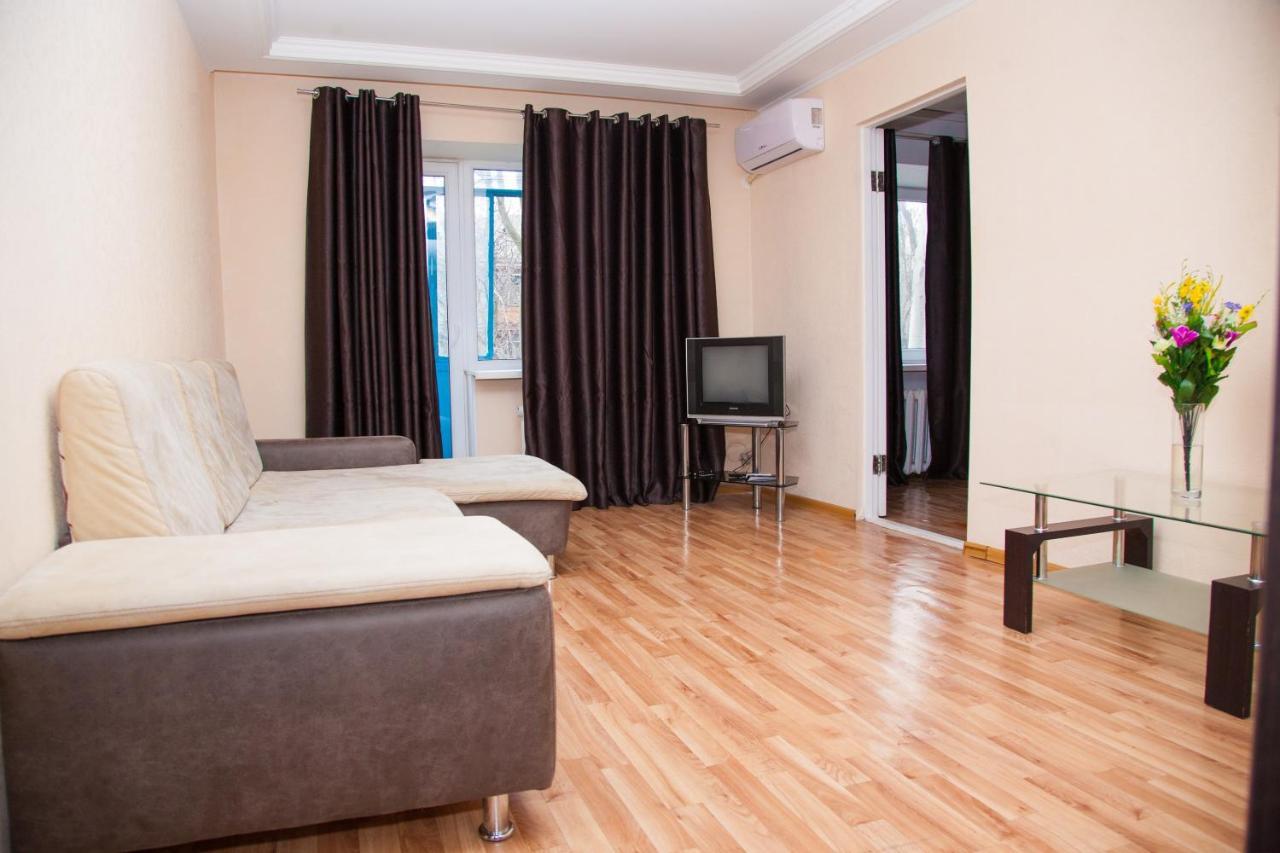 Semi Luxury Apt On Yatsenka 8 Near Intourist Hotel Zaporizhia Exterior photo
